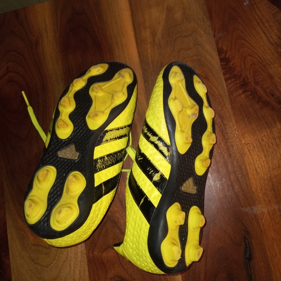 Adidas Soccer Cleats - Picture 7 of 7